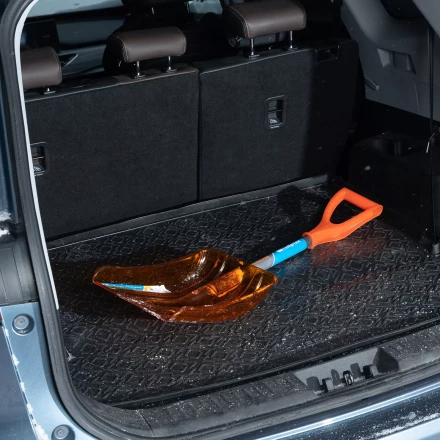 Лопата для уборки снега Сибртех 61673, поликарбонат, 270х360х840 мм, стальной черенок, усиленная купить в Челябинске