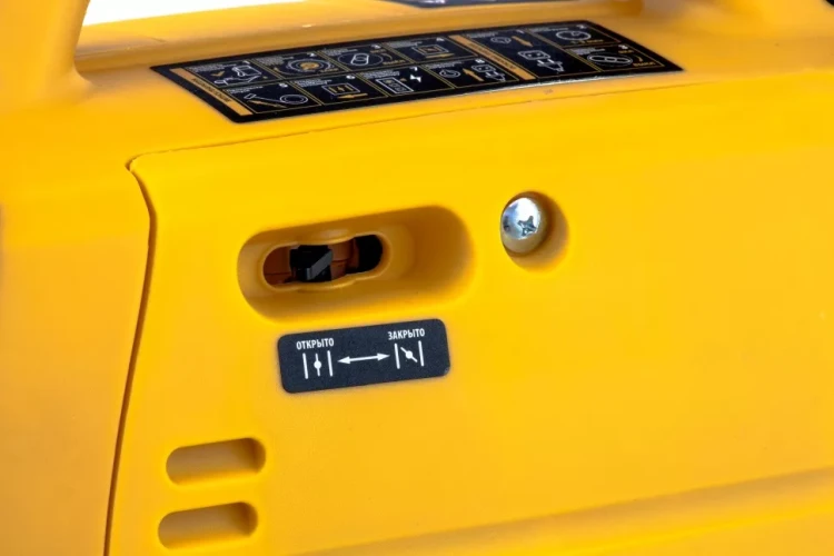 Генератор инверторный GT-2200iS, 2.2 кВт, 230 В, бак 4 л, закрытый корпус, ручной старт Denzel 94702 купить в Челябинске