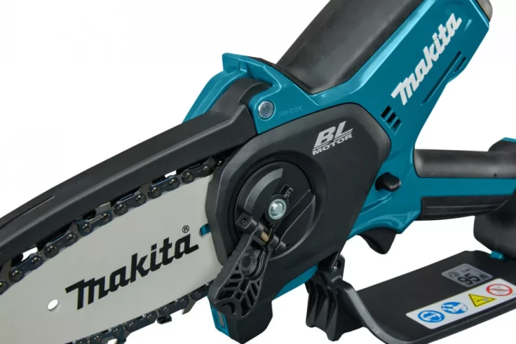 Аккумуляторная цепная пила 12V, 10см Makita UC100DWA (1x АКБ 2 Ач, ЗУ) купить в Челябинске