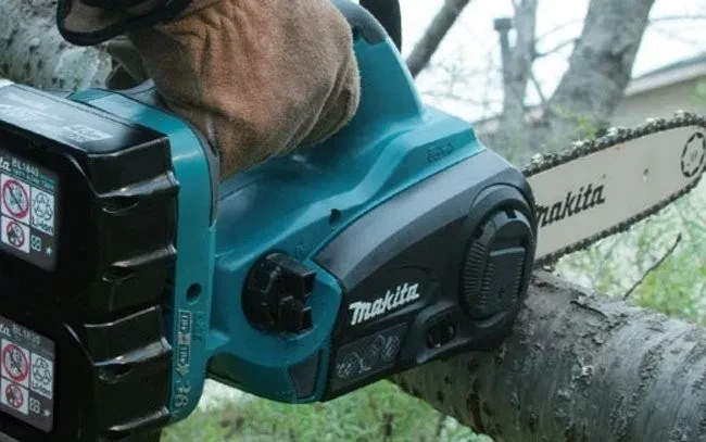 Аккумуляторная цепная пила Makita DUC302RF2 (2*3Ач, ЗУ) купить в Челябинске