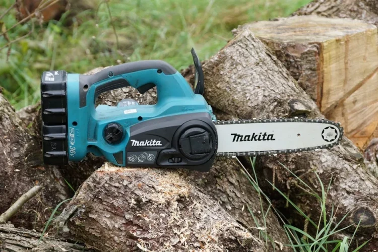 Аккумуляторная цепная пила Makita DUC302RF2 (2*3Ач, ЗУ) купить в Челябинске