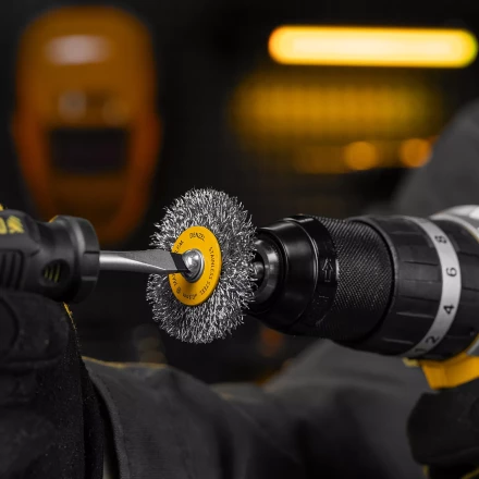 Набор щеток для дрели, 5 Плоских 25-38-50-63-75 мм, шпилька, нерж. вит. проволока Denzel 74495 купить в Челябинске