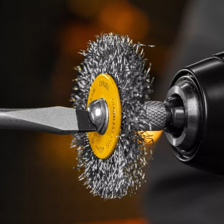 Набор щеток для дрели, 5 Плоских 25-38-50-63-75 мм, шпилька, нерж. вит. проволока Denzel 74495 купить в Челябинске