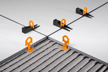 ЗУБР СВП, комплект: 1,7 мм, клин + зажим 250 + 250 шт, система выравнивания плитки (3385-H250) купить в Челябинске