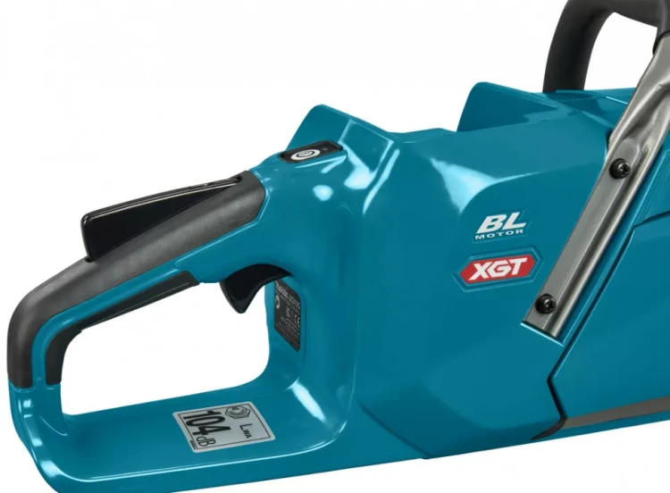 Аккумуляторная цепная пила 40v, шина 40см Makita UC012GZ (без АКБ и ЗУ) купить в Челябинске