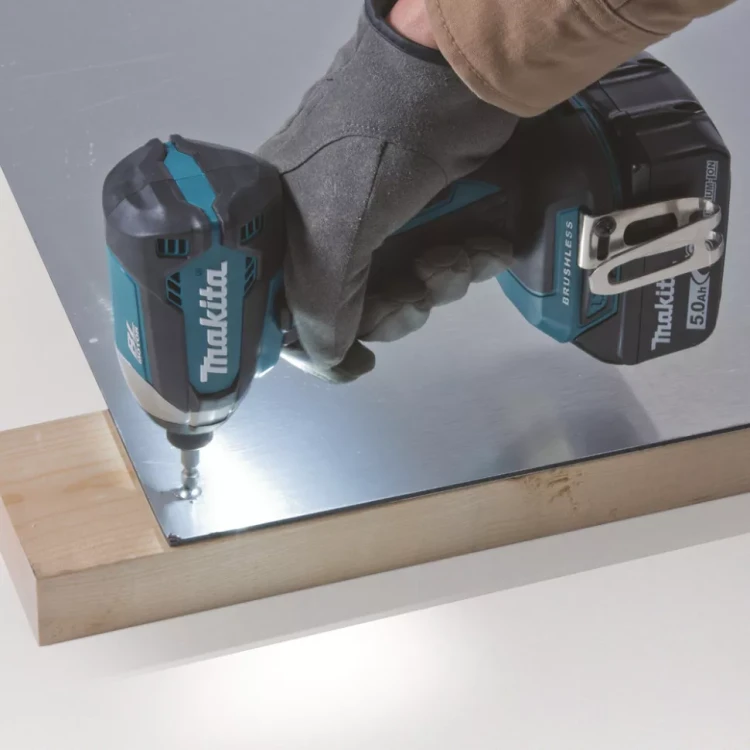 Аккумуляторный шуруповерт Makita DTD153ZJ (без АКБ и ЗУ) купить в Челябинске