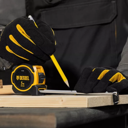 Рулетка Denzel 5м х 25мм, двухкомп. корпус, магнитный обрезиненный зацеп, 31532 купить в Челябинске