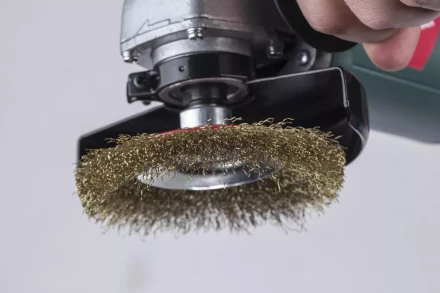 Кордщетка HAMMER тарелка 125мм для УШМ гофрированная латунированная сталь (207-108) купить в Челябинске