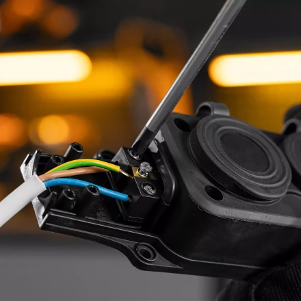 Шнур сетевой Denzel Energy Series, ПВС, 3 м, 3 x 1 мм, с неразборной вилкой, белый, 3 м, 37666 купить в Челябинске