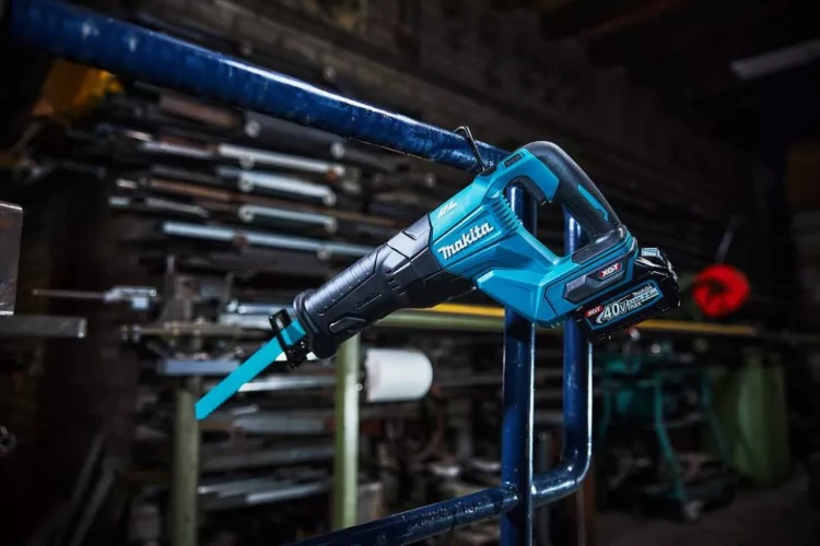 Аккумуляторная сабельная пила Makita XGT JR001GZ (без АКБ и ЗУ) купить в Челябинске