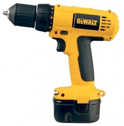 Дрель-шуруповерт аккумуляторная DeWalt DC 740 KAT