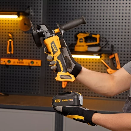 Машина углошлифовальная аккумуляторная бесщет. Denzel BLG-IB-18-125-0, Li-ion, 18 В 27004 купить в Челябинске