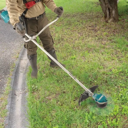 Аккумуляторная травокосилка (триммер) 40V XGT UR002GZ05 (без АКБ и ЗУ) купить в Челябинске