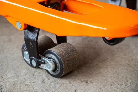 Тележка гидравлическая с тормозом 2500 кг 1150 мм полиуретановые колеса XILIN BFB 1005692 купить в Челябинске