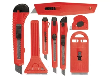 Набор ножей выдвижные лезвия 9 мм - 4 шт, 18 мм - 2 шт, + скребки 40 - 52 мм 2 шт MATRIX 78991 купить в Челябинске