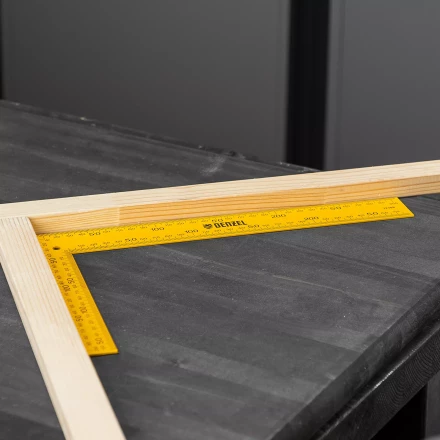 Угольник стальной Denzel, 200 х 300 мм, 32388 купить в Челябинске