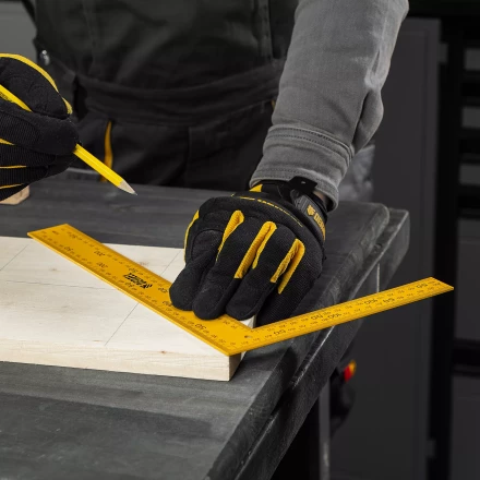 Угольник стальной Denzel, 200 х 300 мм, 32388 купить в Челябинске