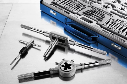 Набор метчиков и плашек ЗУБР &quot;ПРОФЕССИОНАЛ&quot;, сталь Р6М5, 35 предметов 28110-H35 купить в Челябинске