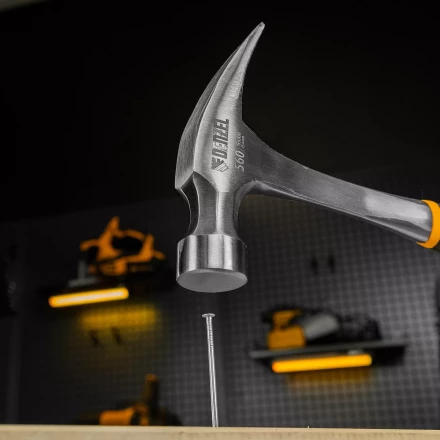 Молоток-гвоздодер 560 г Denzel 10424, цельнометаллический, двухкомпонентная рукоятка купить в Челябинске