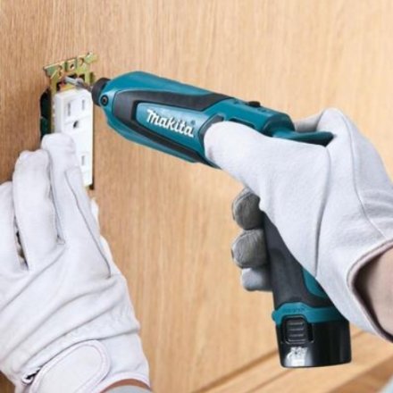 Аккумуляторная ударная отвертка Makita TD 021 DSE купить в Челябинске