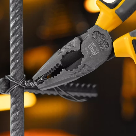 Плоскогубцы комбинированные 205 мм Denzel 17082, трехкомпонентные рукоятки купить в Челябинске