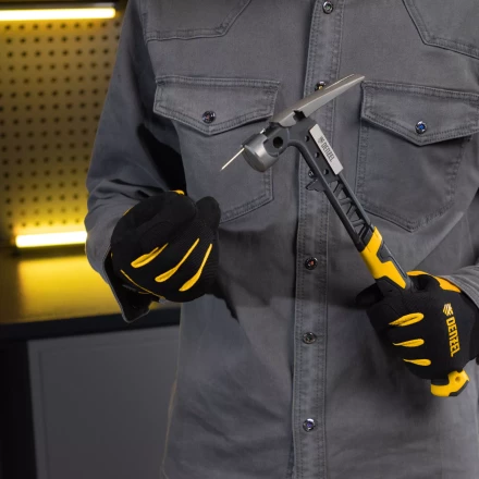 Молоток строительный 450 г, цельнокованый,боек с магнитом, двухкомп. обрезин. рук-ка Denzel 10468 купить в Челябинске