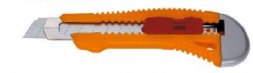 Нож пластиковый  18мм с металлической направляющей Кратон 2 13 03 003