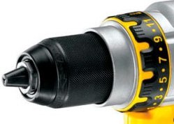 Дрель-винтоверт аккумуляторная DeWalt DCD 932 М2 купить в Челябинске