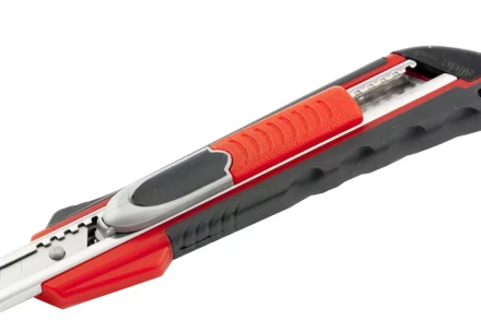 Нож 9мм, выдвижное лезвие, металлическая направляющая, двойная фиксация, эргономичная двухкомпонентная рукоятка MATRIX QUIK BLADE 78934 купить в Челябинске