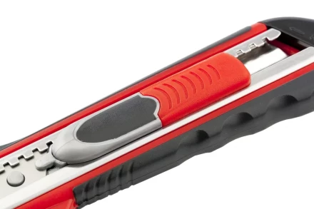 Нож 18мм, выдвижное лезвие, металлическая направляющая, двойная фиксация, эргономичная двухкомпонентная рукоятка MATRIX QUIK BLADE 78936 купить в Челябинске