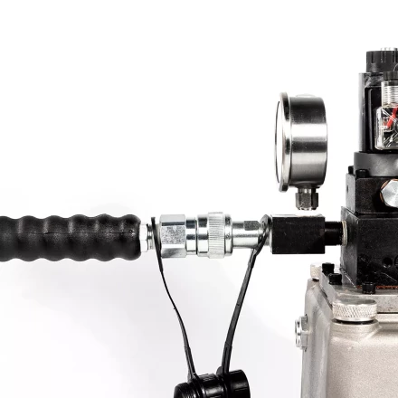 Насосная гидравлическая станция КВТ ПМЭ-7020у объем маслобака 2.0 л с удержанием (79664) купить в Челябинске