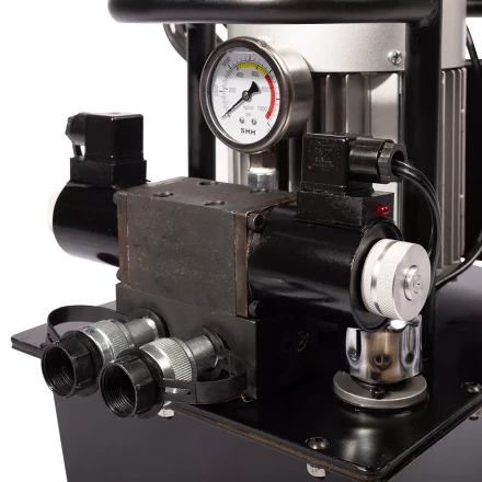 Насосная гидравлическая станция двухканальная КВТ ПМЭ-7100-К2 объем маслобака 10.0 л (230 В/50 Гц) (91800) купить в Челябинске