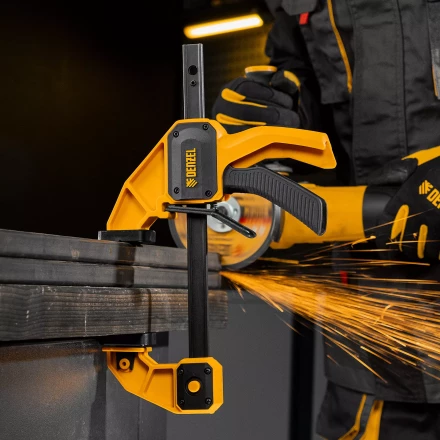 Струбцина F-образная Denzel, быстрозажимная, 150 х 80 мм, усиленный нейлоновый корпус 20505 купить в Челябинске