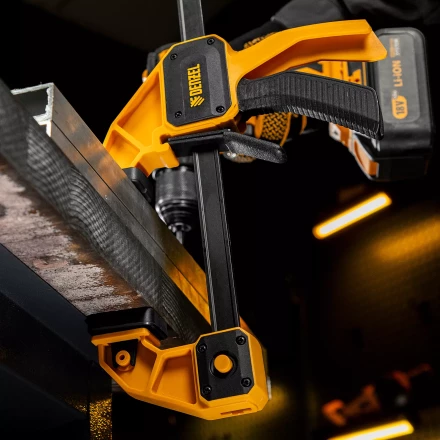 Струбцина F-образная Denzel, быстрозажимная, 300 х 80 мм, усиленный нейлоновый корпус, 20506 купить в Челябинске