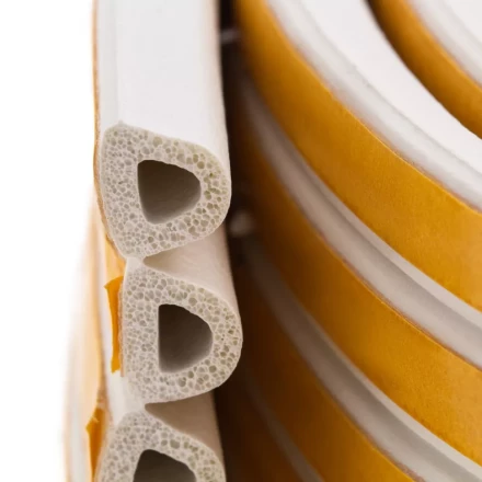 Уплотнитель резиновый, 24 м, профиль &quot;D&quot;, белый Сибртех 88903 купить в Челябинске