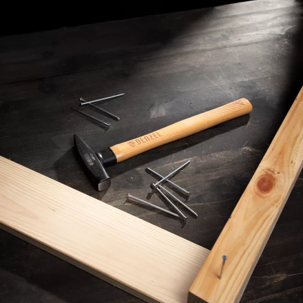 Молоток слесарный, 300 г Denzel, кованый квадратный боек, буковая рукоятка, 10427 купить в Челябинске