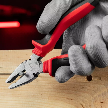 Плоскогубцы комбинированные Matrix, 180 мм, хром-ванадий, двухкомпонентные рукоятки, 17091 купить в Челябинске