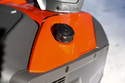 Бензиновый снегоуборщик Husqvarna ST 131 купить в Челябинске