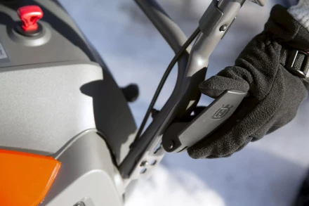 Бензиновый снегоуборщик Husqvarna ST 131 купить в Челябинске