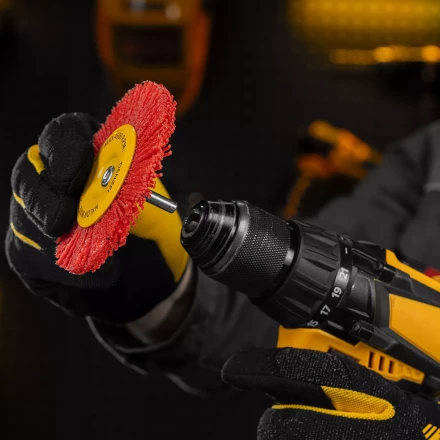 Щетка для дрели Denzel, 100 мм, Плоская, со шпилькой, нейлоновая щетина, 74434 купить в Челябинске