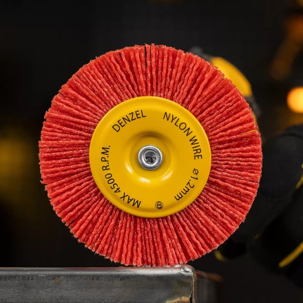Щетка для дрели Denzel, 100 мм, Плоская, со шпилькой, нейлоновая щетина, 74434 купить в Челябинске